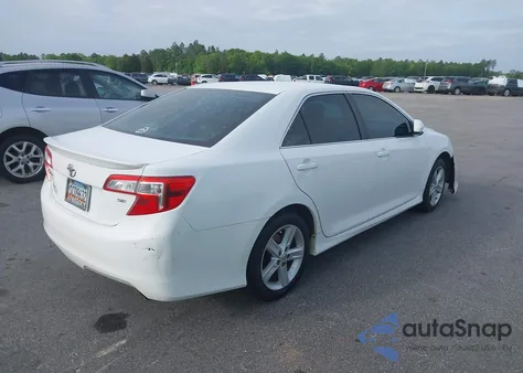 2014 Toyota Camry Se z USA, uszkodzony, nr VIN 4T1BF1FK5EU316818
